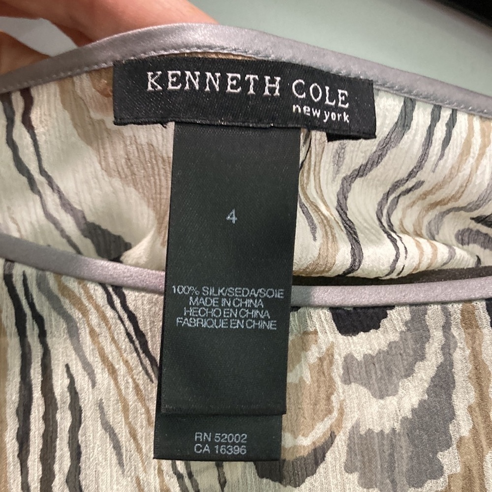 KENNETH Cole Silk Patterned Blouse Size 4 - Picture 11 of 11